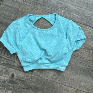 Dfyne - Hannah Pearson Twist Back Crop Top